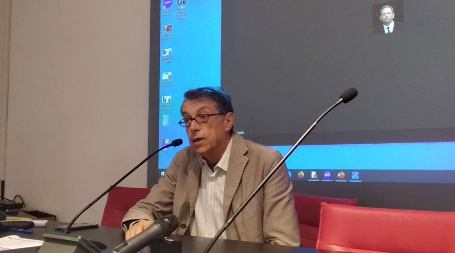 Clicca per accedere all'articolo Pervasive, versatili, eterne. Inquinamento da PFAS: un rischio per tutti