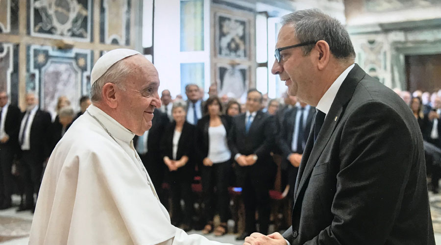 Clicca per accedere all'articolo Addio a Papa Francesco, Leoni: «Un onore straordinario conoscerlo. La sua vita un esempio»
