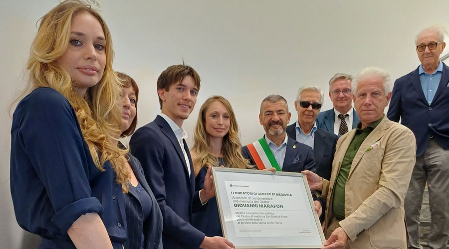 Clicca per accedere all'articolo Targa in memoria del dottor Marafon, Gasparini: «Un medico in cui la fiducia è stata ben riposta»