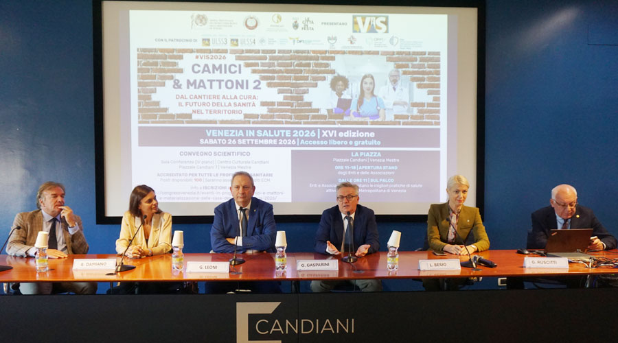 Clicca per accedere all'articolo I camici oltre ai mattoni: più risorse e lavoro in équipe, le sfide delle Case della Comunità